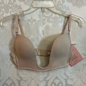 Victoria's Secret NWT U Plunge Bra In Nude Size 34D Adjustable Straps Padded New